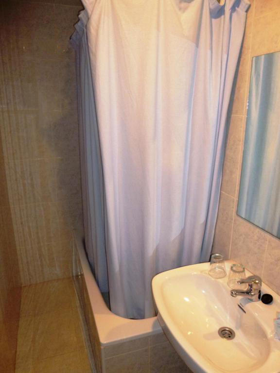 Hostal Americano Madrid Room photo