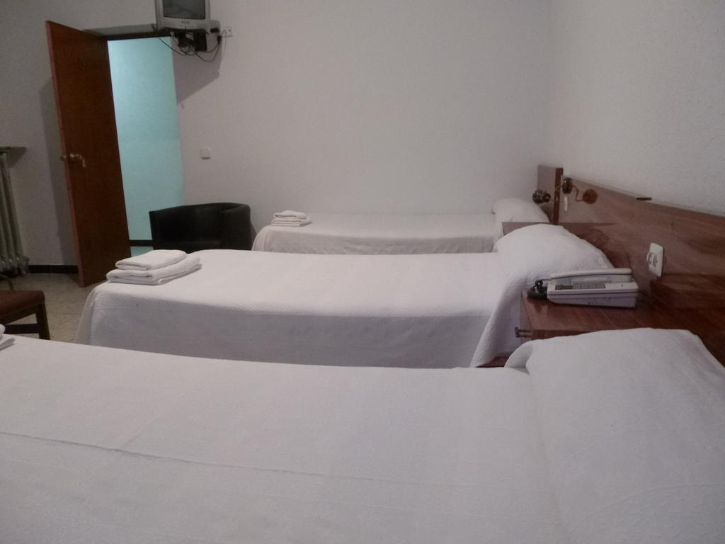 Hostal Americano Madrid Room photo