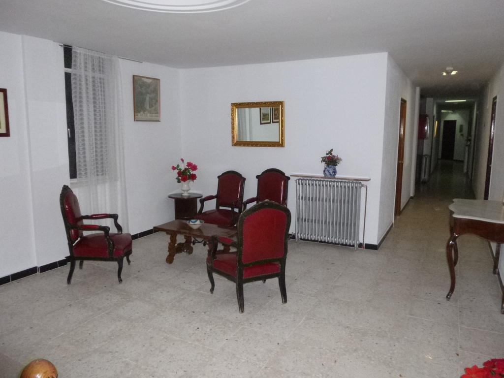 Hostal Americano Madrid Exterior photo