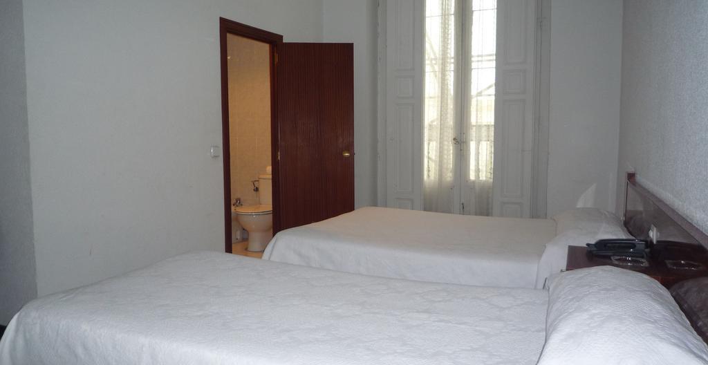 Hostal Americano Madrid Room photo