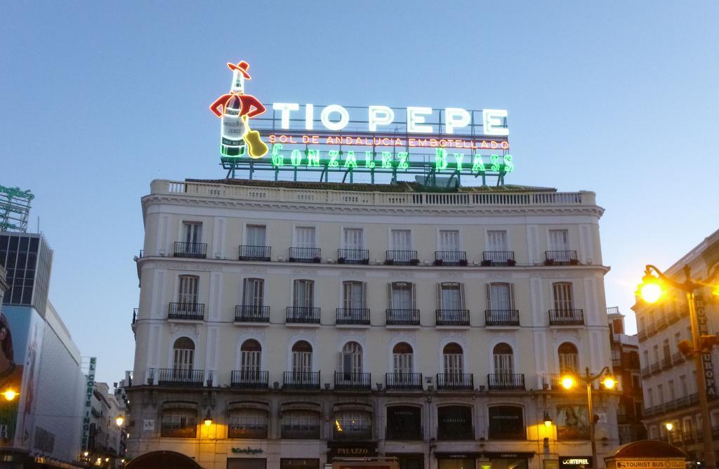 Hostal Americano Madrid Exterior photo